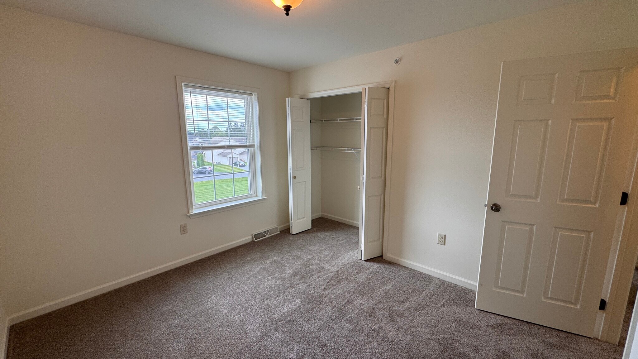 Building Photo - 250 Limestone Dr