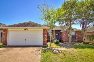 Building Photo - 3805 Julia Cir