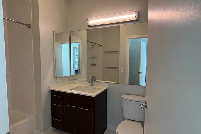 Building Photo - 845 N State St