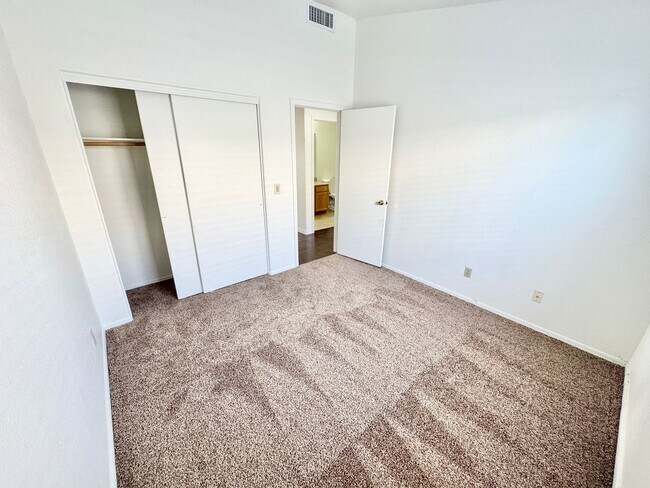 Building Photo - 3 Bedroom/2 Bath Single Level Home! NO HOA