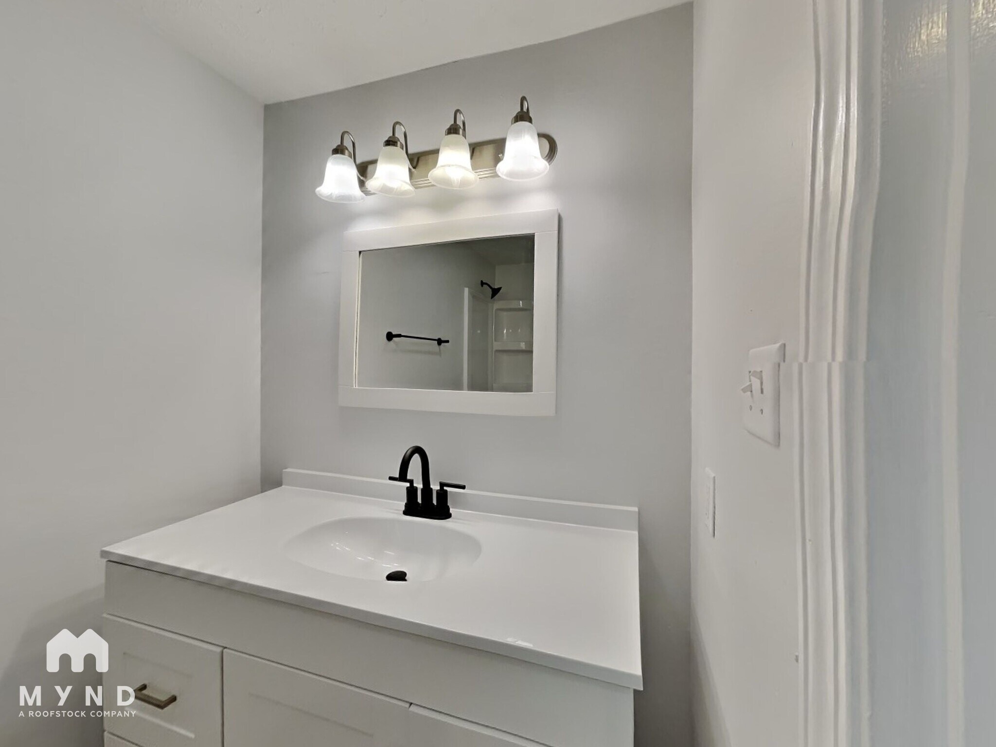 Building Photo - 808 W Smith Valley Rd