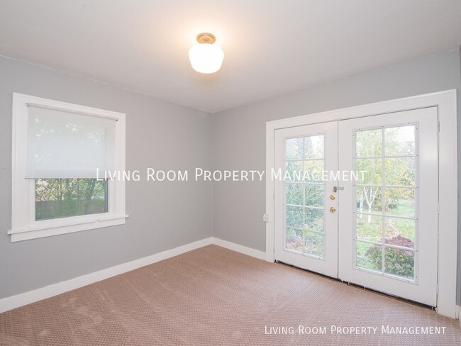 Building Photo - 1926 Fully Remodeled Farmhouse with a Fenc...