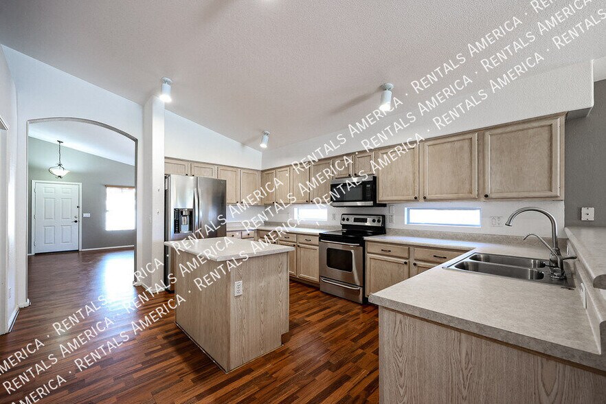 Building Photo - 7471 W Lone Cactus Dr