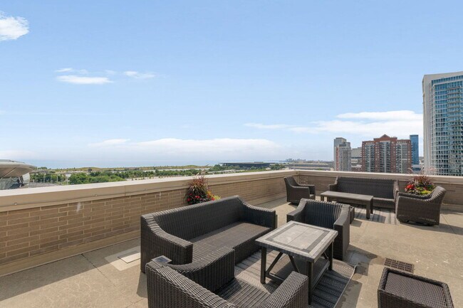 Building Photo - 1515 S Prairie Ave