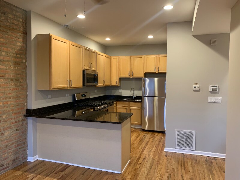 Building Photo - 5902 S Prairie Ave