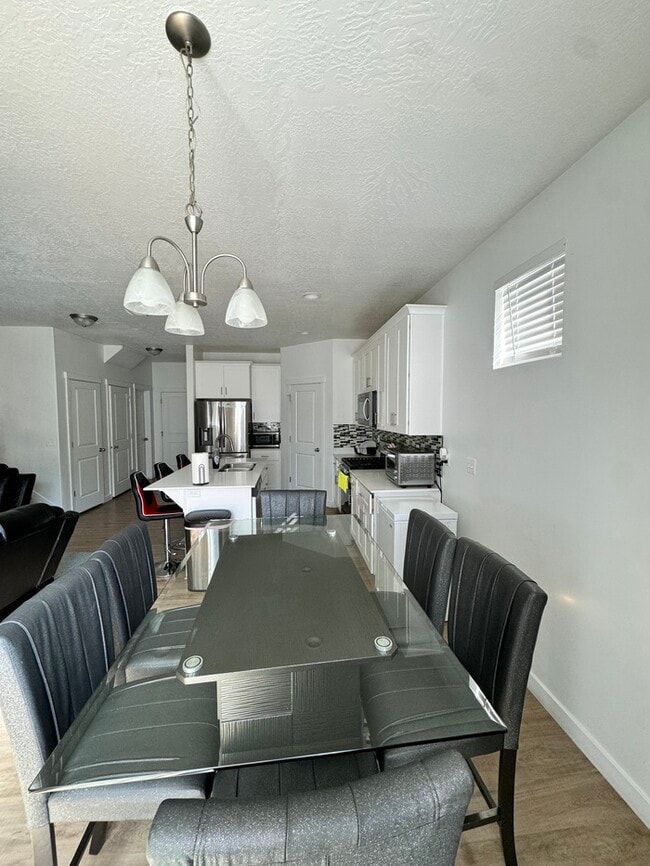 Building Photo - Your Next Home Awaits!