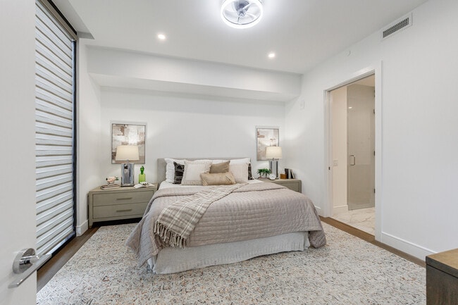 Building Photo - 2425 Peachtree Rd NE