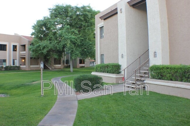 Building Photo - 2146 W Isabella Ave