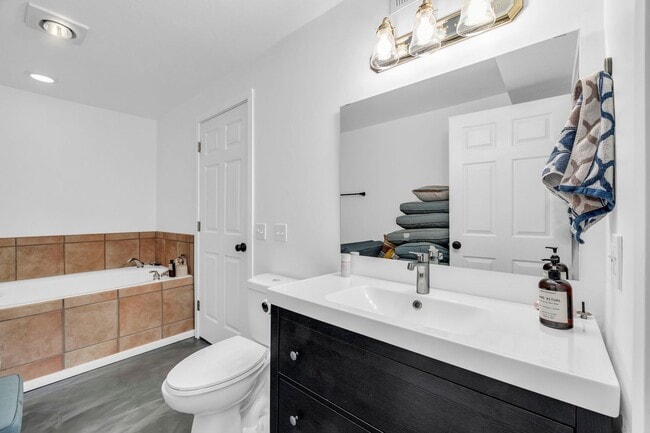 Building Photo - SILVER CREEK HORSE PROPERTY