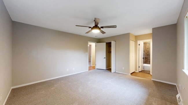 Building Photo - Amazing 4 Bed/3 Bath SFH Backing to Walnut...