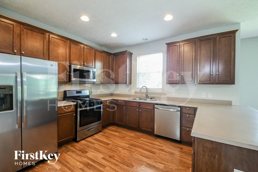 Building Photo - 6240 Eagle Lake Dr