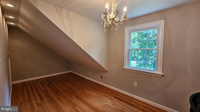 Building Photo - 4021 Laurel Rd