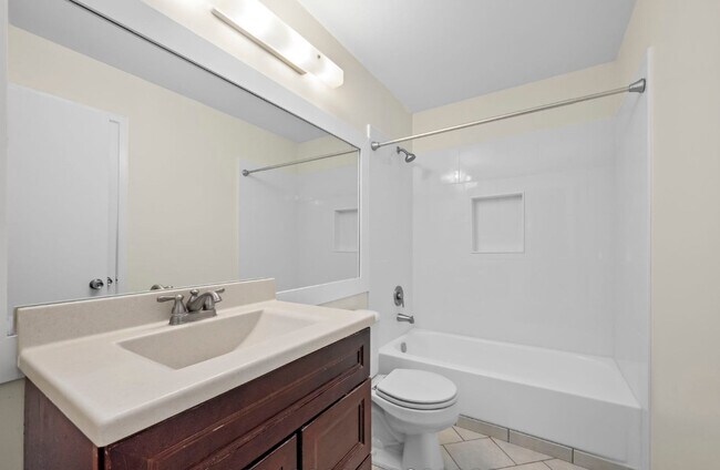 Building Photo - 2651 Country Oaks Ct