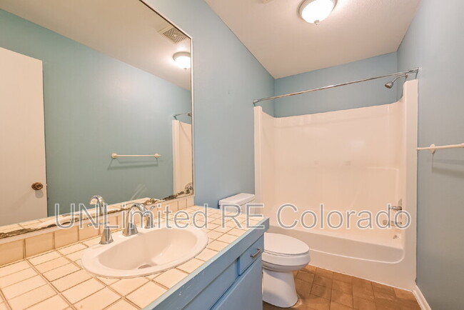 Building Photo - 12132 E Amherst Cir