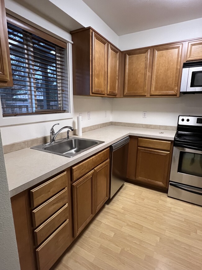 Kitchen with microwave, fridge, stovetop and oven - 8119 N Syracuse St