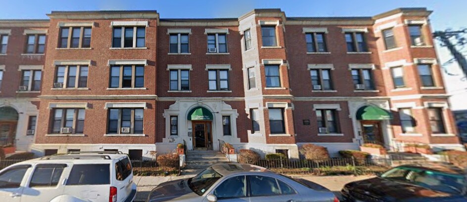 Building Photo - 437 Cambridge St