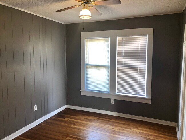 Building Photo - Nice Two Bedroom - Heart of Lubbock