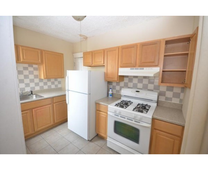 Primary Photo - 239 Kelton St