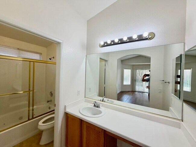 Building Photo - 11061 Cusumano Ct