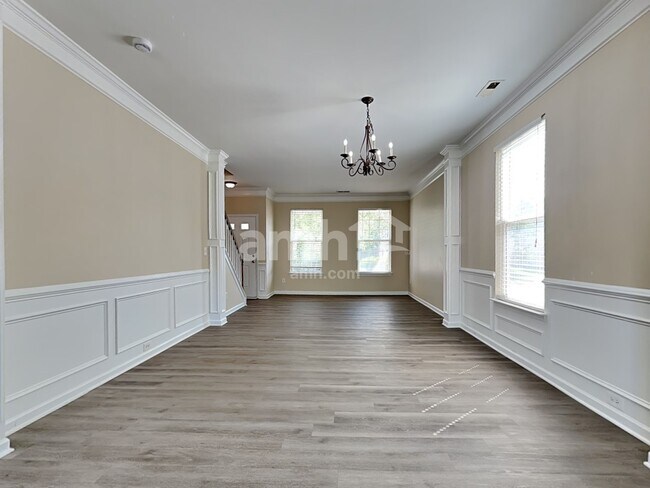 Building Photo - 533 Wrayhill Dr