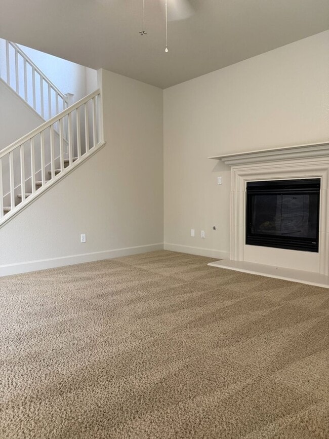 Building Photo - Pleasing 5/2 near college and UC