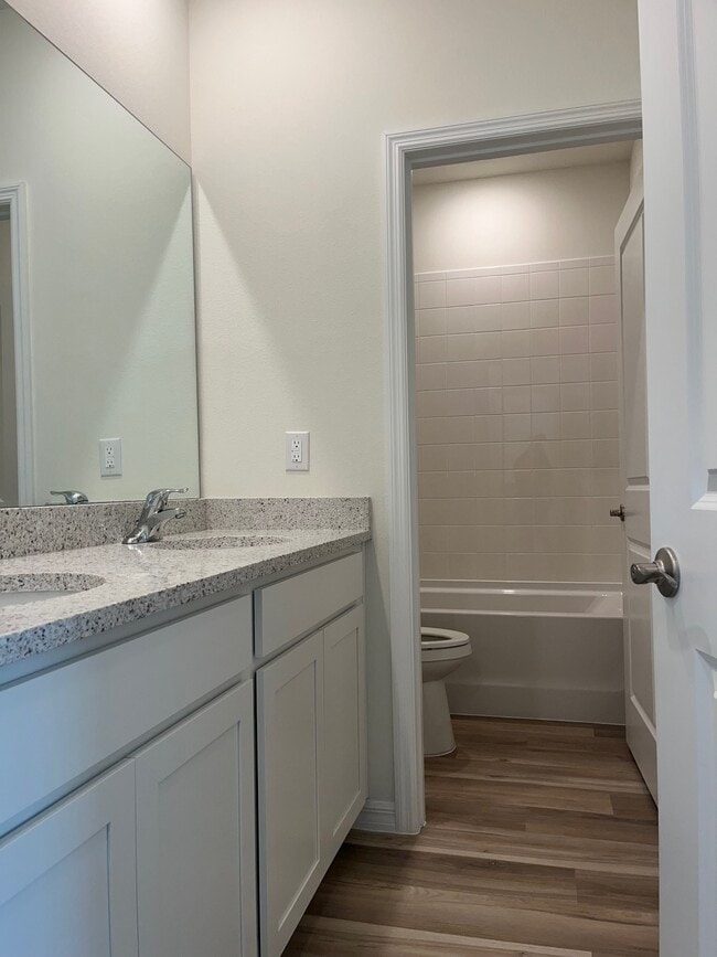 Building Photo - 5305 SW 52nd Ave