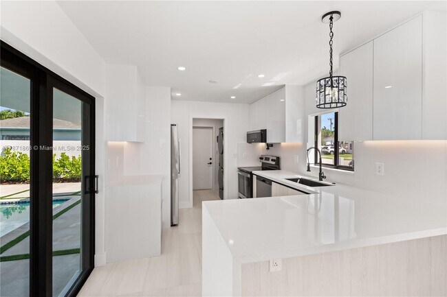 Building Photo - 6010 SW 108th Pl