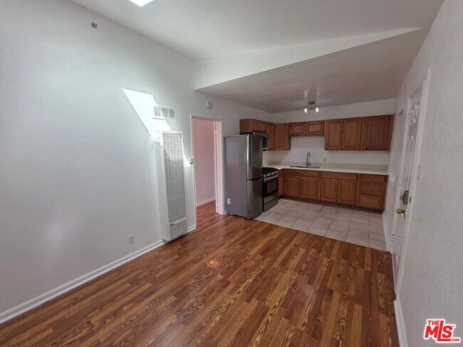 Building Photo - 632 Santa Clara Ave