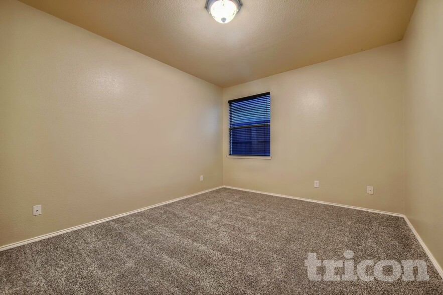 Building Photo - 1136 Roundhouse Dr