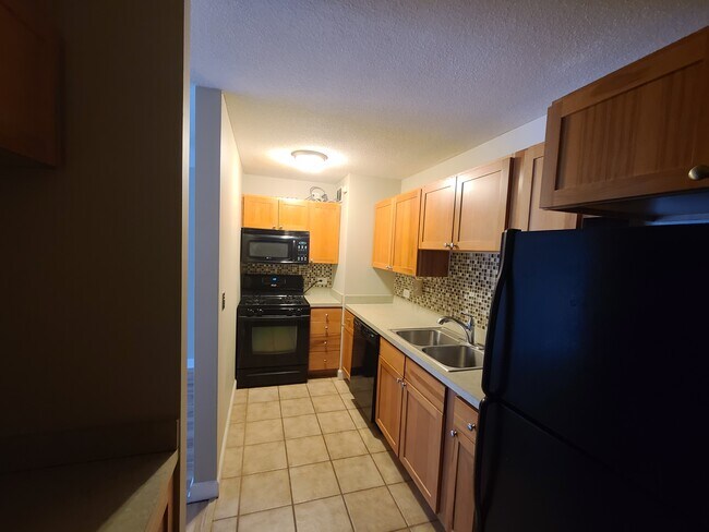 Primary Photo - 2222 S Stewart Ave