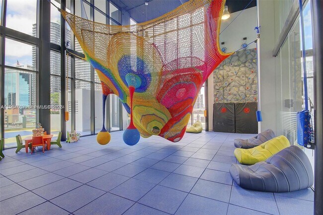 Building Photo - 1010 Brickell Ave