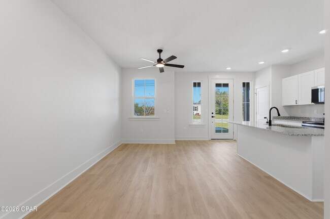 Building Photo - 2316 E 19th Pl