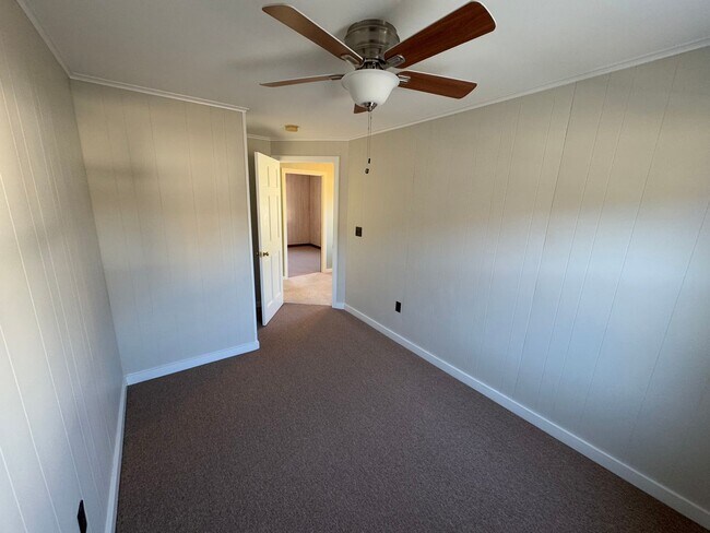 Building Photo - Spacious 4-Bedroom Single Family Rental in Amesbury - Available Now!