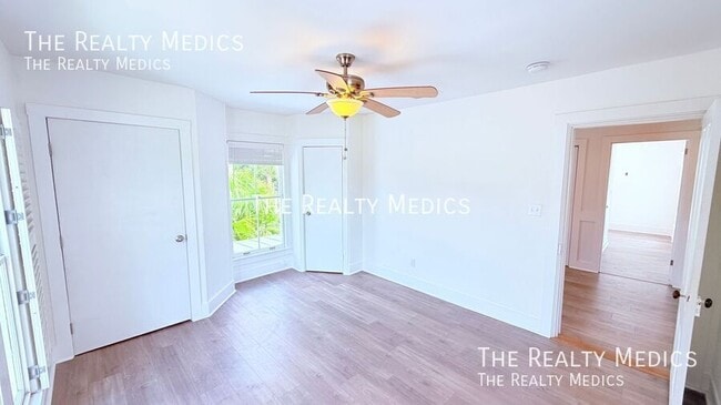 Building Photo - 502 Rio Vista Ave