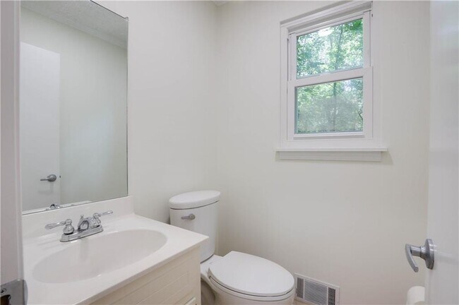 Building Photo - 765 Spring Valley Dr