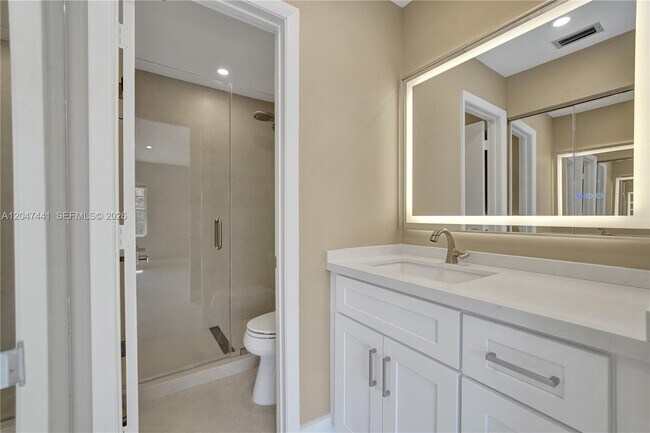 Building Photo - 1361 Springside Dr