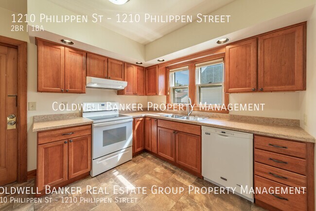 Building Photo - 1210 Philippen St