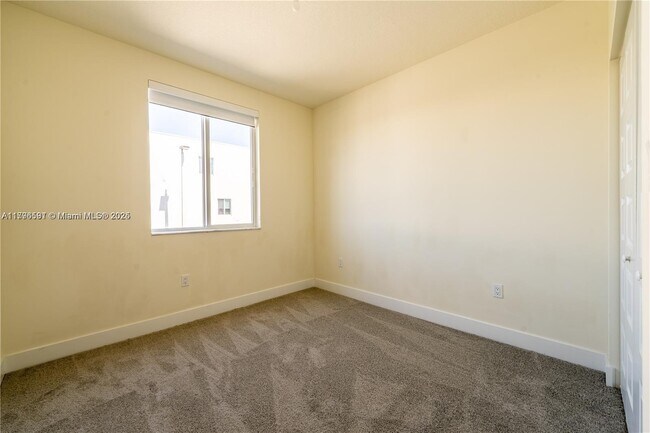 Building Photo - 6425 NW 103rd Pl