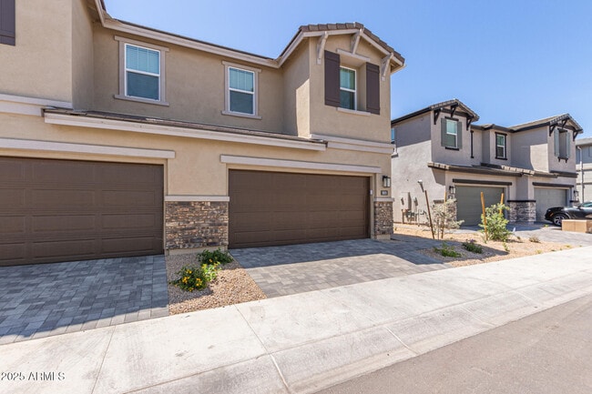 Building Photo - 5835 E Rose Garden Ln