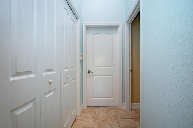 Building Photo - 4940 Tobermory Way