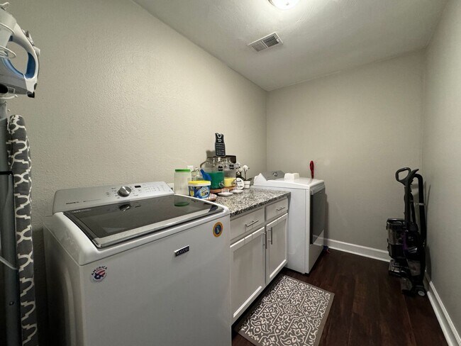 Building Photo - 3104 Guenevere Dr