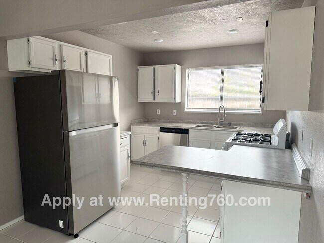 Building Photo - Comfortable 3 Bed 2 Bath Home