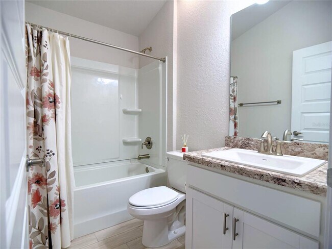 Building Photo - 4549 SE 25th Loop