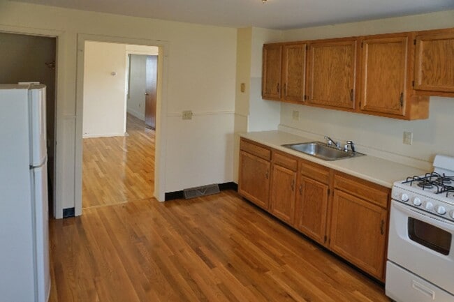 Building Photo - 1bed apartment in Waltham in available in 7/1