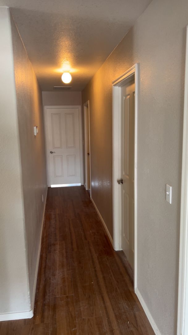 Building Photo - Great 4Bdm 2Ba Home, in a well desired loc...