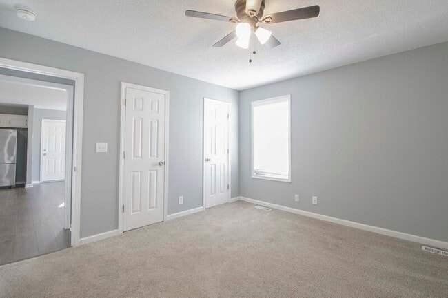 Building Photo - 205 Ruf Dr