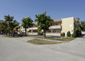 Building Photo - 2031 NE 139 St North Miami Beach, FL 33181