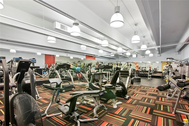 Building Photo - 101 S Eola Dr