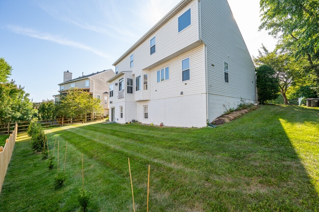 Building Photo - 2410 Dakota Lakes Dr