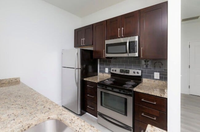 Building Photo - 300 Cathedral St